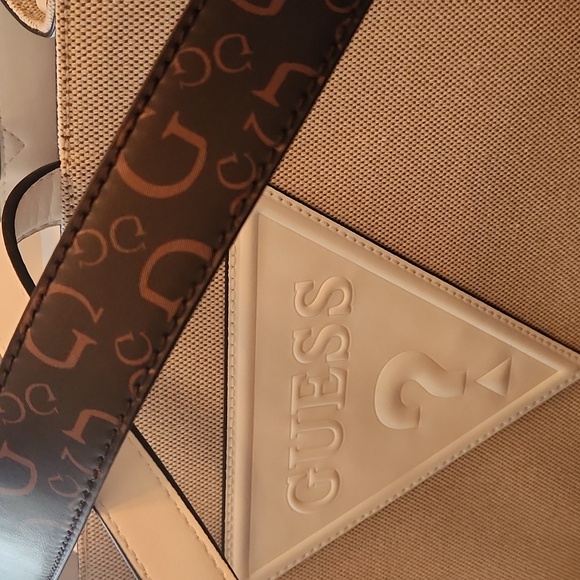 GUESS Handbag - Picture 2 of 5